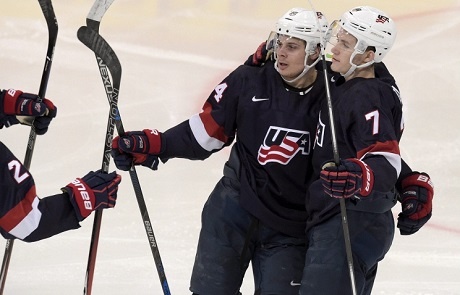 Молодежная сборная России по хоккею переигрывает сборную США и выходит в финал чемпионата мира