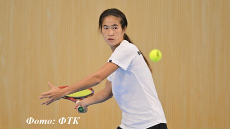 Разгром и уверенная игра в паре: Куламбаева в двух полуфиналах в Индии