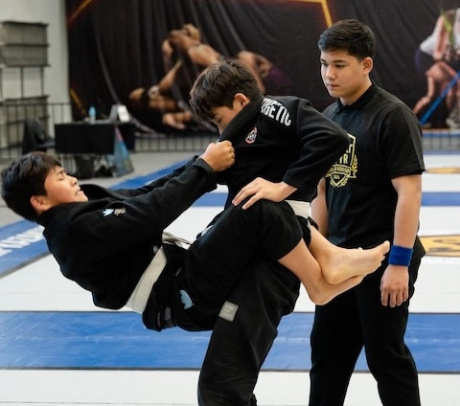 Турнир памяти Сагадата Нурмагамбетова собрал более 300 джитсеров в Алматы