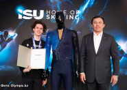 Михаил Шайдоров костюмін Олимпиада мұражайына тапсырды