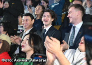 Аким Алматы поздравил Михаила Шайдорова с историческим золотом